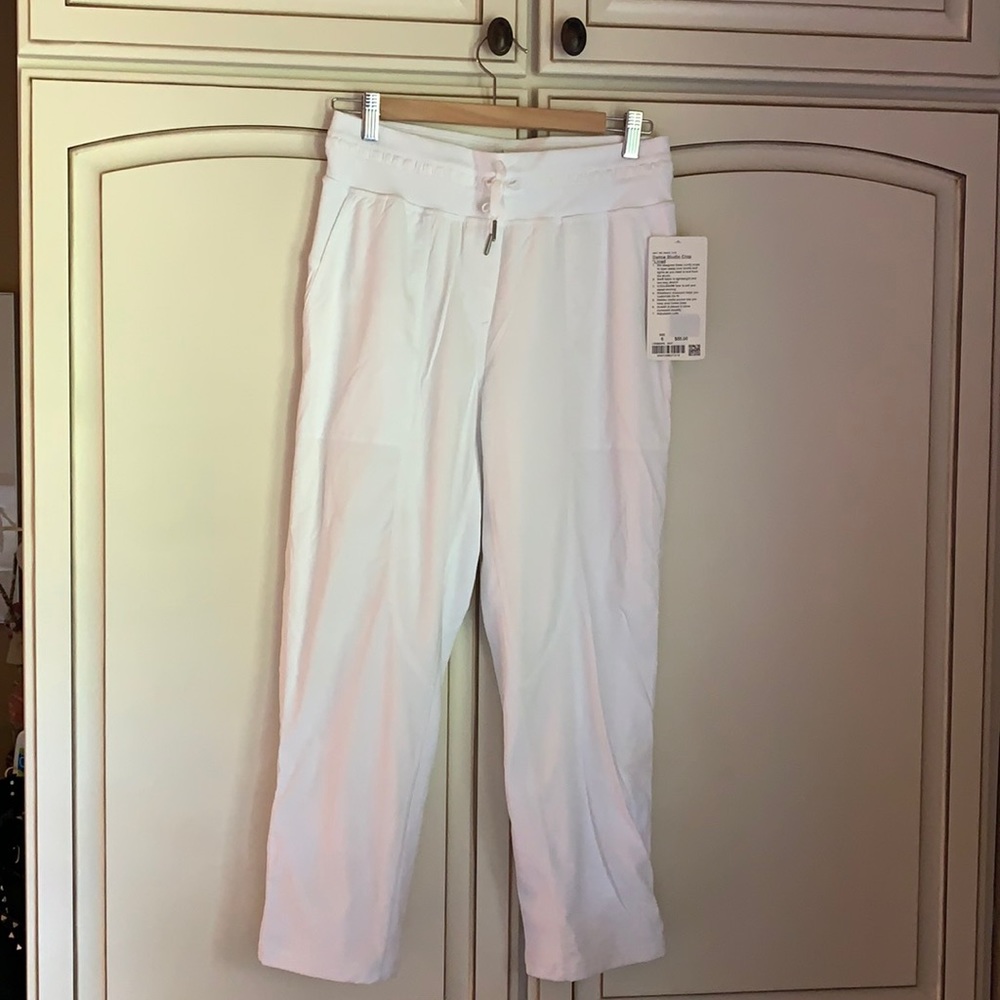 NWT Lululemon lined Dance Studio Crop
